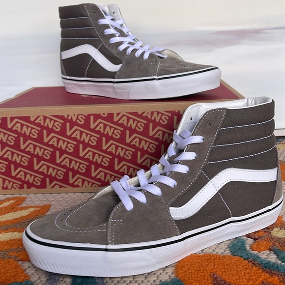 Vans Men’s Sk8-Hi
Color Theory Bungee Cord
VN000CMX9JC US
Sneakers - Picture 14 of 16